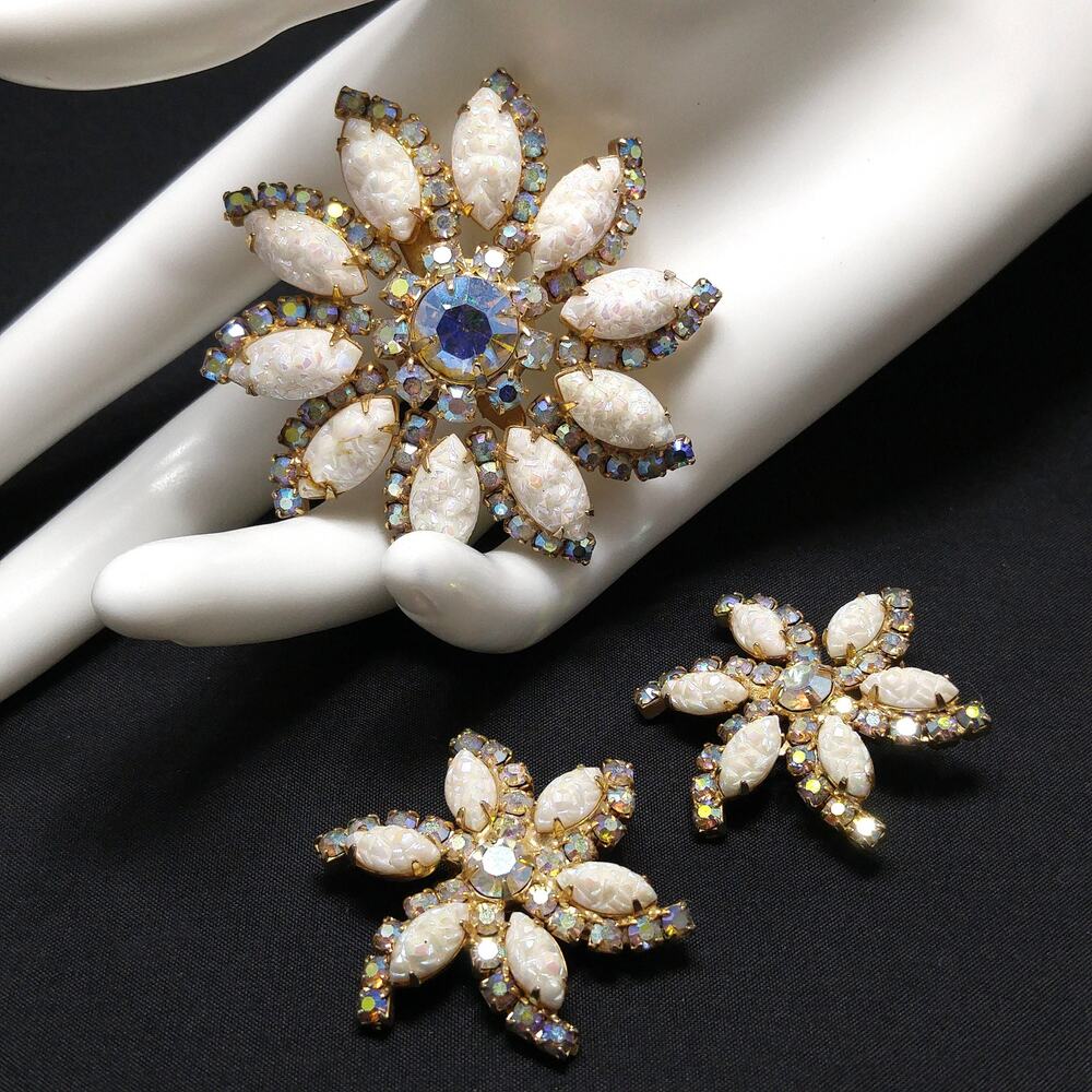 White Lava Glass Floral Brooch & Earrings, Aurora Borealis, Gold Plated, 1960s